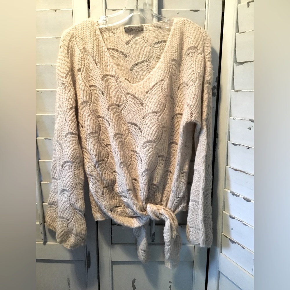 Delicate knit sweater by Elsamanda Made in Italy